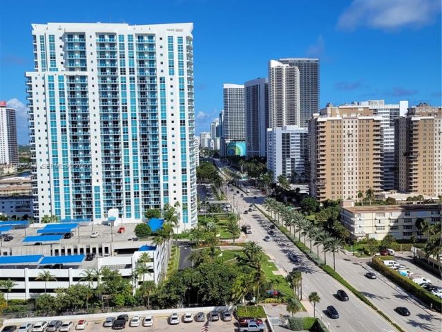 1-bedroom condo for sale in Hallandale Beach - 1985 S OCEAN DR 15M - MondialRealty