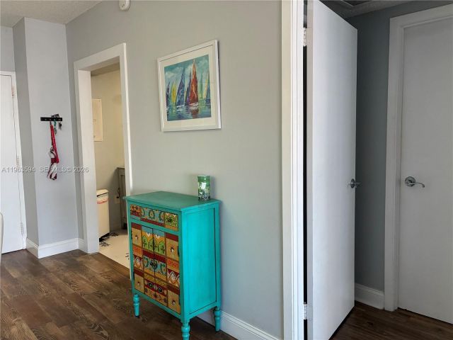 1-bedroom condo for sale in Hallandale Beach - 1985 S OCEAN DR 15M - MondialRealty