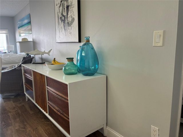 1-bedroom condo for sale in Hallandale Beach - 1985 S OCEAN DR 15M - MondialRealty