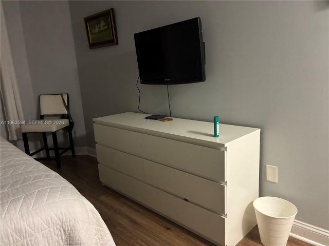 1-bedroom condo for sale in Hallandale Beach - 1985 S OCEAN DR 15M - MondialRealty