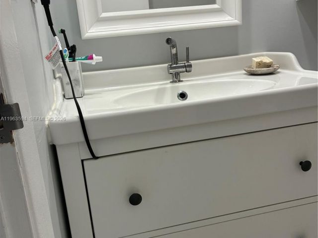 1-bedroom condo for sale in Hallandale Beach - 1985 S OCEAN DR 15M - MondialRealty