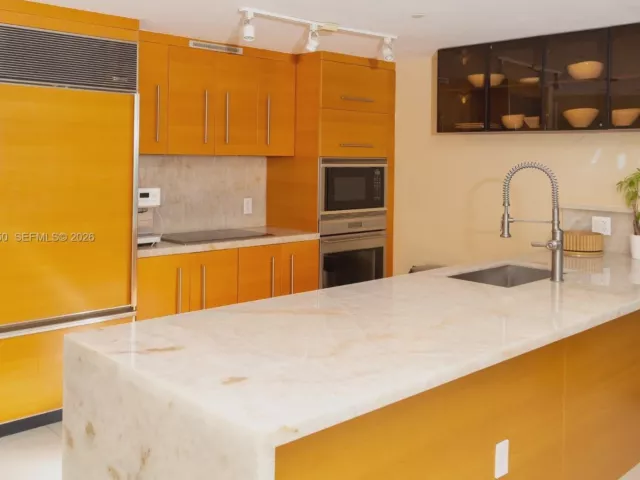3-bedroom condo for rent in Miami - 465 Brickell Ave 5101 - MondialRealty