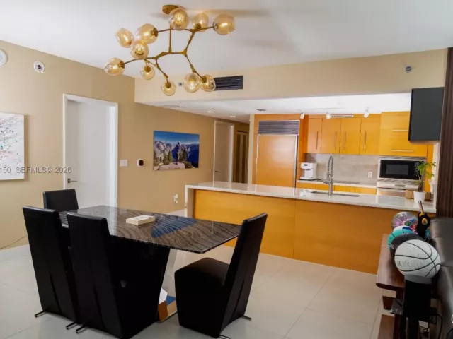 3-bedroom condo for rent in Miami - 465 Brickell Ave 5101 - MondialRealty