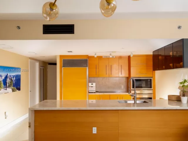 3-bedroom condo for rent in Miami - 465 Brickell Ave 5101 - MondialRealty