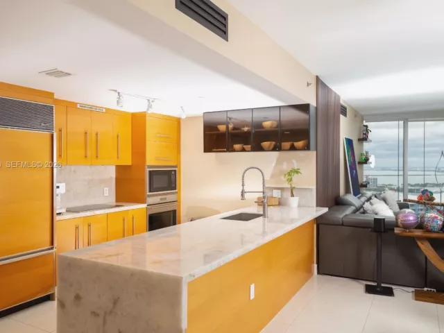 3-bedroom condo for rent in Miami - 465 Brickell Ave 5101 - MondialRealty