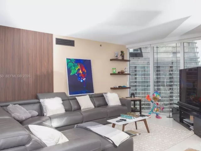 3-bedroom condo for rent in Miami - 465 Brickell Ave 5101 - MondialRealty