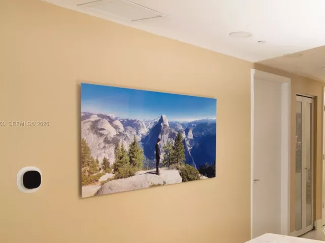 3-bedroom condo for rent in Miami - 465 Brickell Ave 5101 - MondialRealty