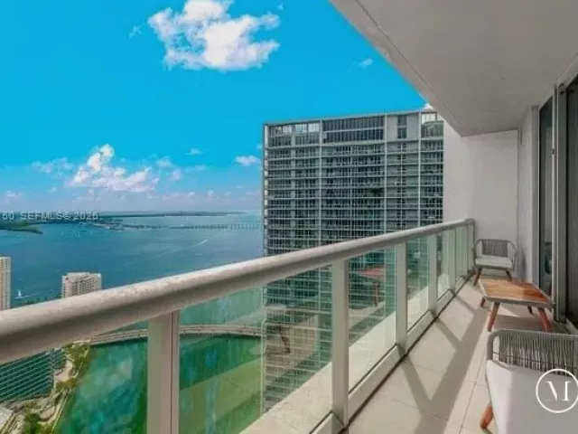 3-bedroom condo for rent in Miami - 465 Brickell Ave 5101 - MondialRealty