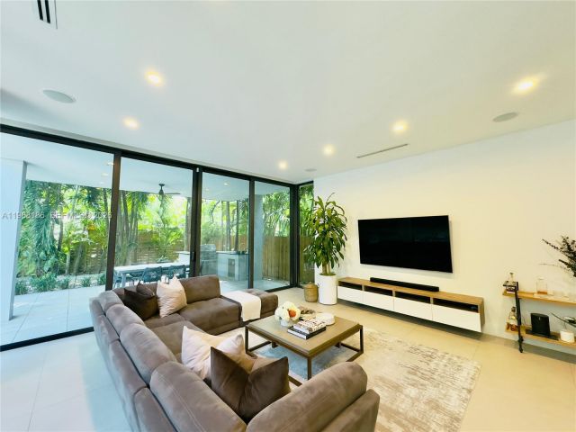 Home for rent at 2550 Overbrook St 0 - photo 7447724