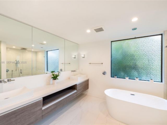 Home for rent at 2550 Overbrook St 0 - photo 7447736