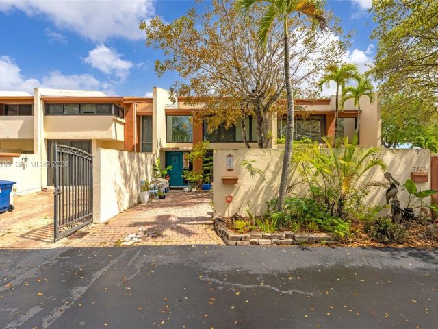 Home for rent at 7825 SW 103rd Pl 7825 - photo 7446374