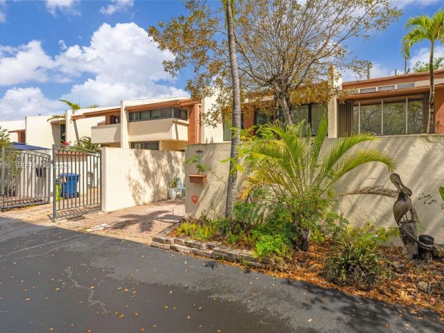 Home for rent at 7825 SW 103rd Pl 7825 - photo 7446376