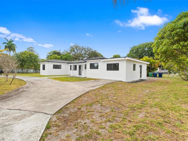 Home for sale at 14950 NE 2nd Ave - photo 7447198