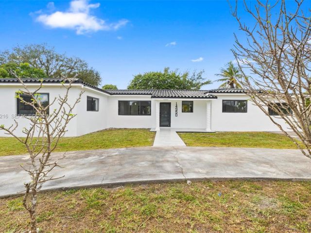 Home for sale at 14950 NE 2nd Ave - photo 7447199