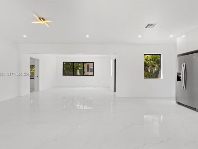 Home for sale at 14950 NE 2nd Ave - photo 7447201