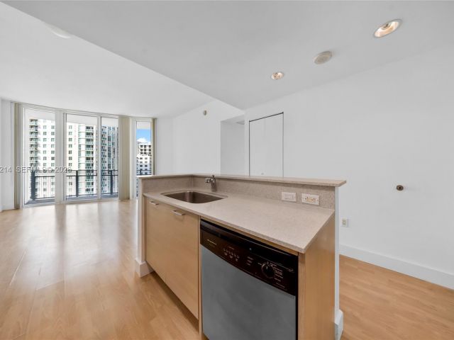 Apartment for rent  Unit #1404 - photo 7492357