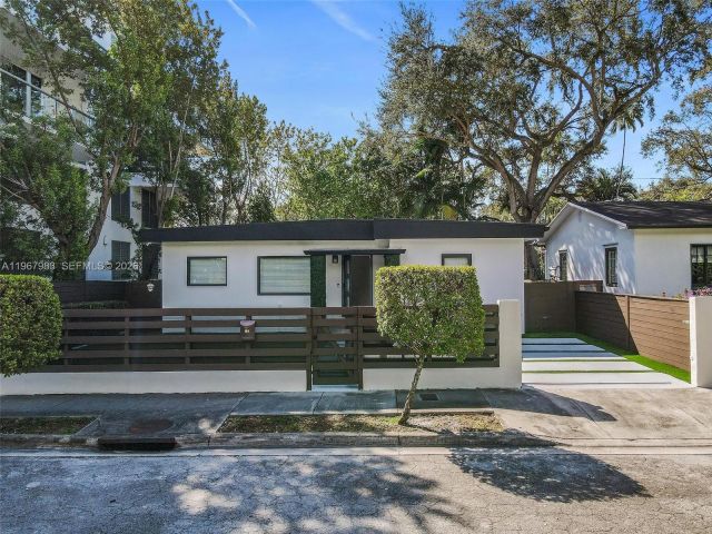 Home for rent at 710 NE 62nd St - photo 7449143