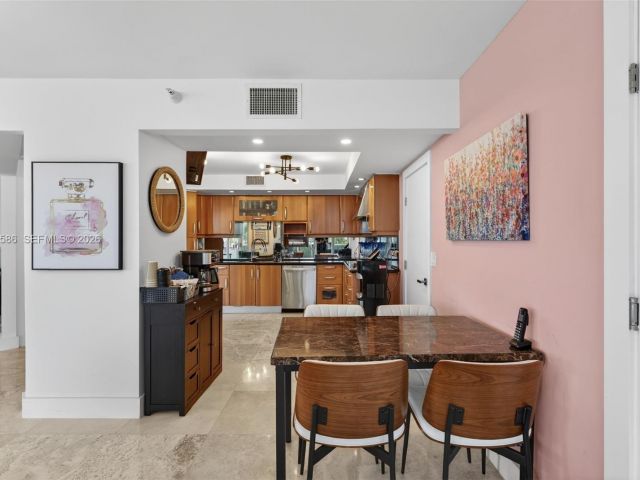 Apartment for rent  Unit #411 - photo 7513675