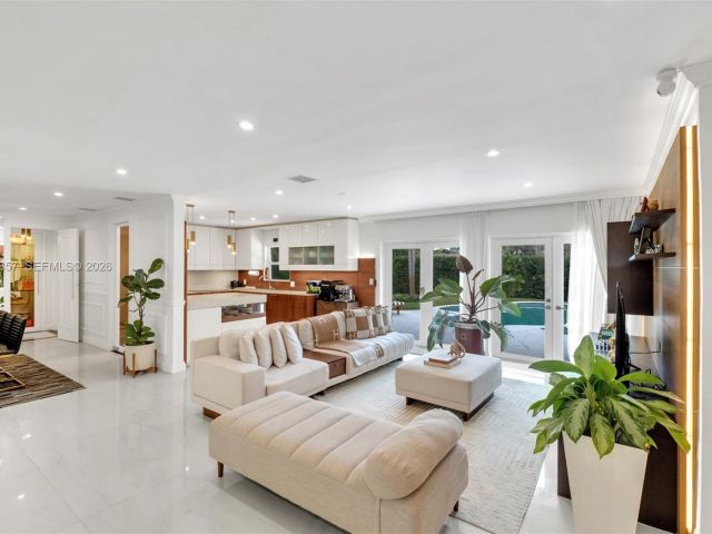 Home for sale at 726 NE 17th Way - photo 7532183