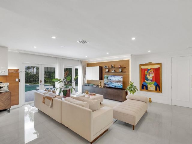 Home for sale at 726 NE 17th Way - photo 7532184