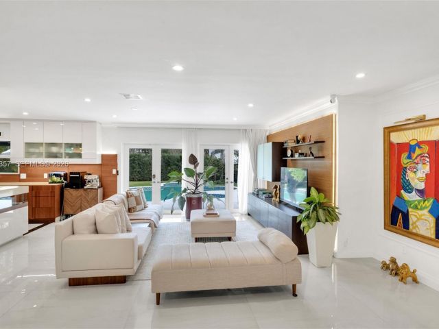 Home for sale at 726 NE 17th Way - photo 7532185