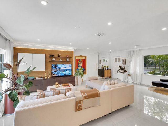 Home for sale at 726 NE 17th Way - photo 7532187