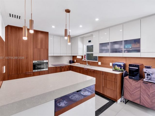 Home for sale at 726 NE 17th Way - photo 7532190