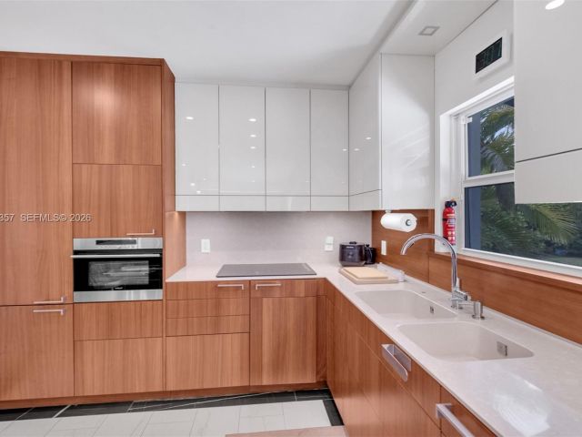 Home for sale at 726 NE 17th Way - photo 7532191