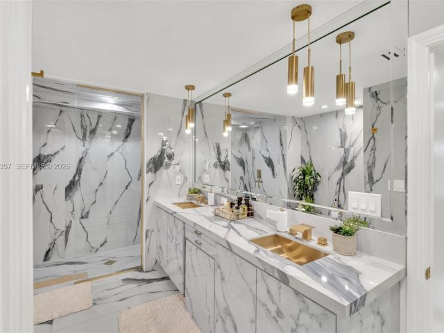 Home for sale at 726 NE 17th Way - photo 7532196