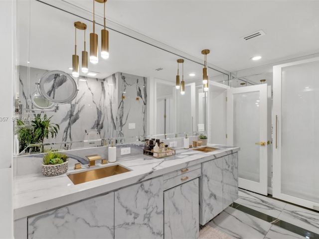 Home for sale at 726 NE 17th Way - photo 7532197