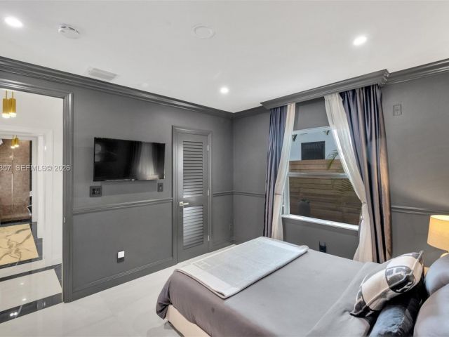 Home for sale at 726 NE 17th Way - photo 7532200