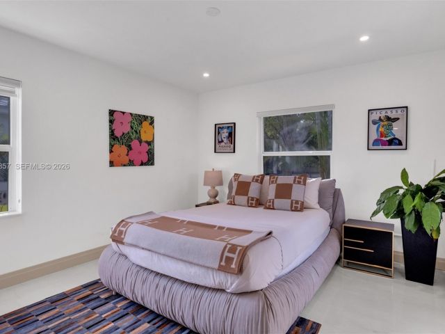 Home for sale at 726 NE 17th Way - photo 7532202