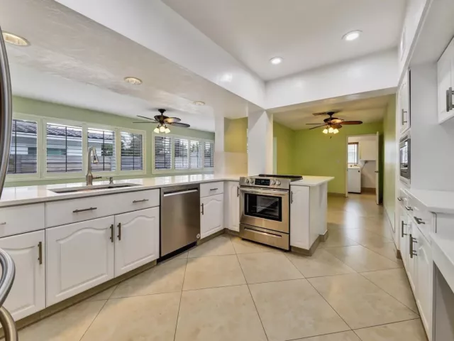 5-bedroom home for sale in Pompano Beach - 2780 SE 5th Court - MondialRealty