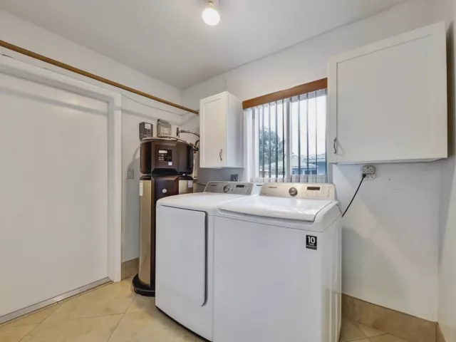 5-bedroom home for sale in Pompano Beach - 2780 SE 5th Court - MondialRealty