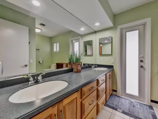 5-bedroom home for sale in Pompano Beach - 2780 SE 5th Court - MondialRealty