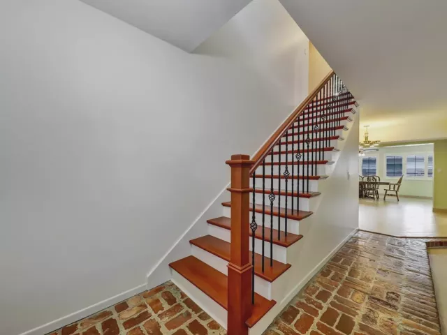 5-bedroom home for sale in Pompano Beach - 2780 SE 5th Court - MondialRealty