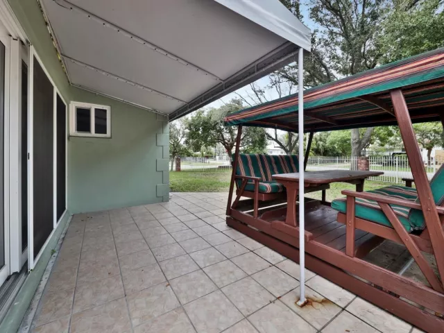 5-bedroom home for sale in Pompano Beach - 2780 SE 5th Court - MondialRealty