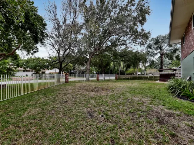 5-bedroom home for sale in Pompano Beach - 2780 SE 5th Court - MondialRealty