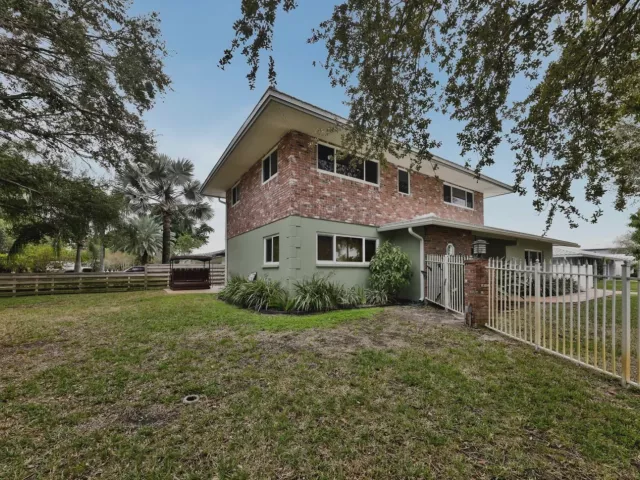 5-bedroom home for sale in Pompano Beach - 2780 SE 5th Court - MondialRealty