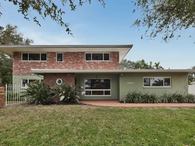 5-bedroom home for sale in Pompano Beach - 2780 SE 5th Court - MondialRealty