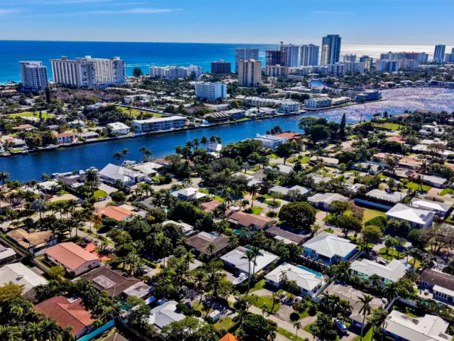 5-bedroom home for sale in Pompano Beach - 2780 SE 5th Court - MondialRealty