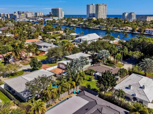 5-bedroom home for sale in Pompano Beach - 2780 SE 5th Court - MondialRealty