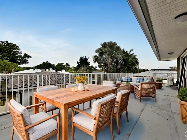 5-bedroom home for sale in Pompano Beach - 2780 SE 5th Court - MondialRealty