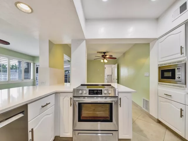 5-bedroom home for sale in Pompano Beach - 2780 SE 5th Court - MondialRealty