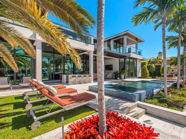 6-bedroom home for sale in Fort Lauderdale - 22 Isla Bahia Dr - MondialRealty