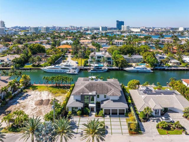 6-bedroom home for sale in Fort Lauderdale - 22 Isla Bahia Dr - MondialRealty