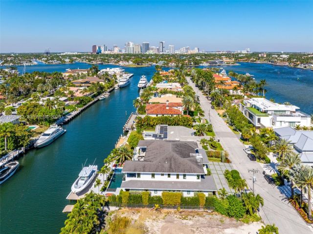 6-bedroom home for sale in Fort Lauderdale - 22 Isla Bahia Dr - MondialRealty