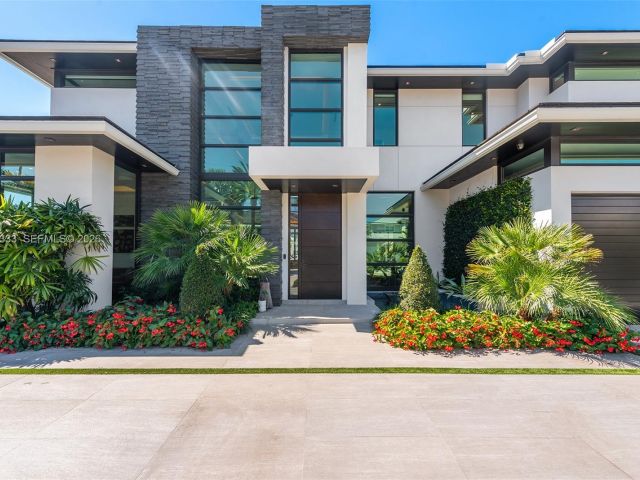 6-bedroom home for sale in Fort Lauderdale - 22 Isla Bahia Dr - MondialRealty
