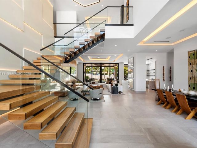 6-bedroom home for sale in Fort Lauderdale - 22 Isla Bahia Dr - MondialRealty