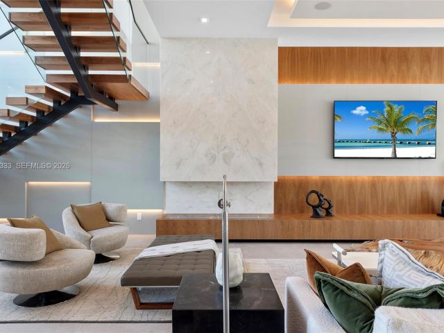 6-bedroom home for sale in Fort Lauderdale - 22 Isla Bahia Dr - MondialRealty